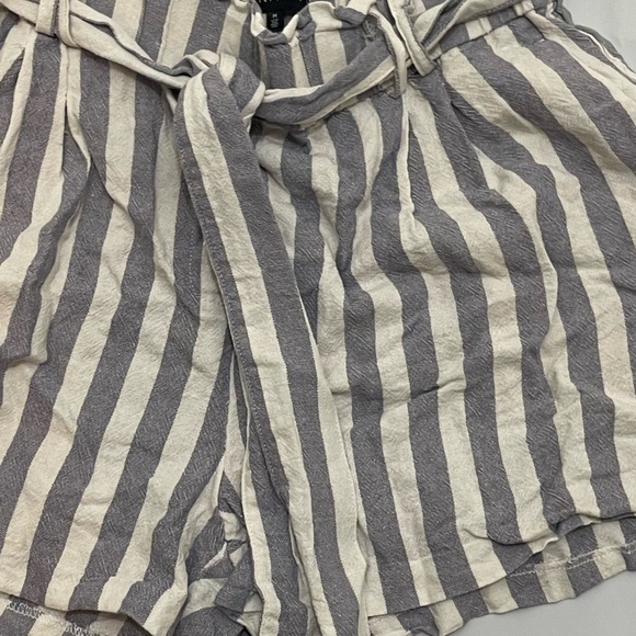 👗 Dynamite High-Waisted Paper Bag Shorts – Women’s Medium 👗 - Picture 8 of 9